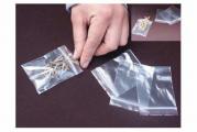 Zip kesice sa patent zatavaračem dimenzije 50x60mm za pakovanje nakita, semenki, itd.
Kesice su od kvalitetnije,deblje plastike. 
Pakovanje: 100 kom.