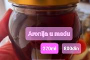 Prodajem aroniju u medu preporucujem je kod malokrvnosti i pada imuniteta
Pakovanja  270gr  800din
Pakovanja 500gr 1300din